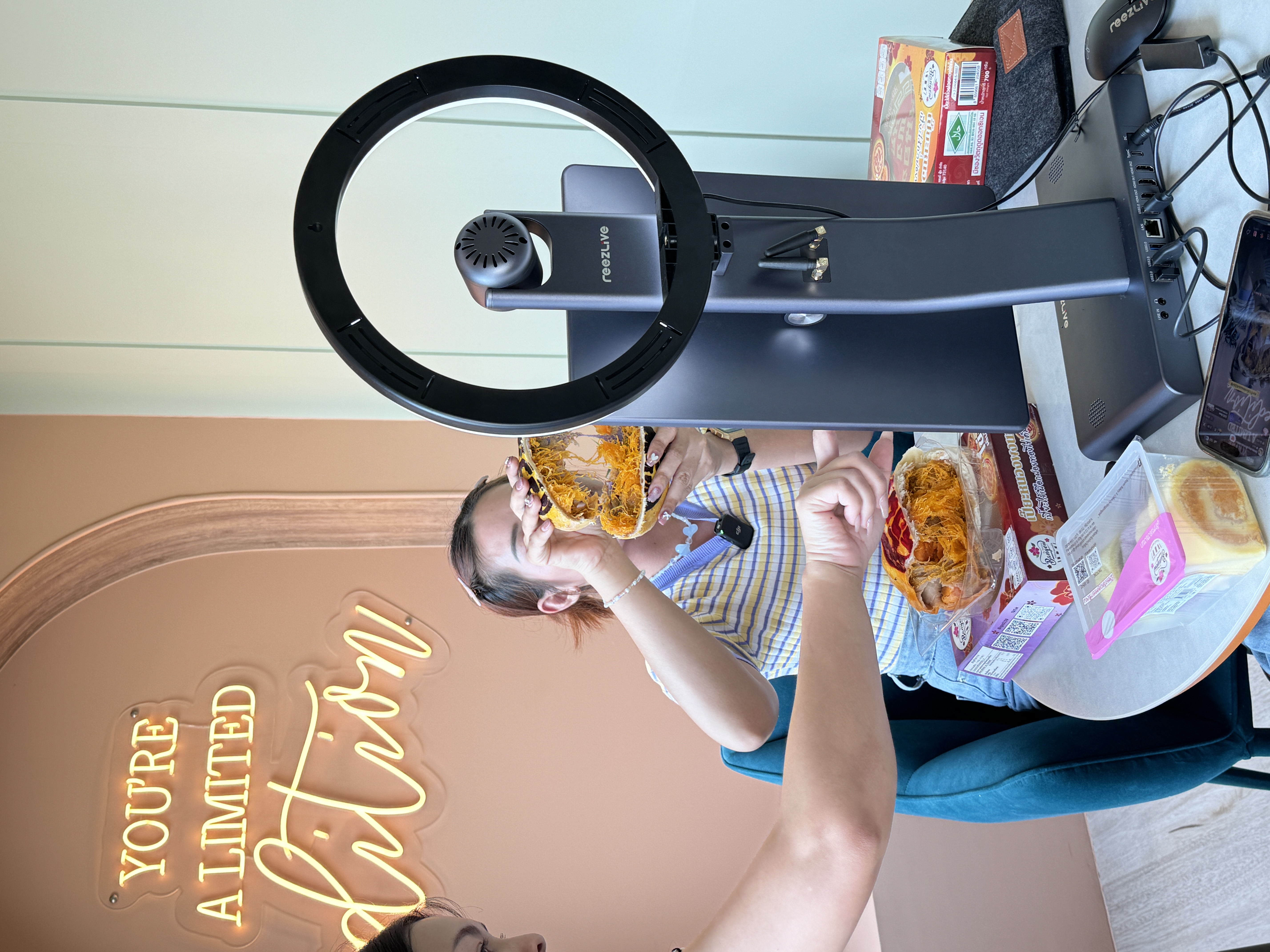 Live Streaming Review 24